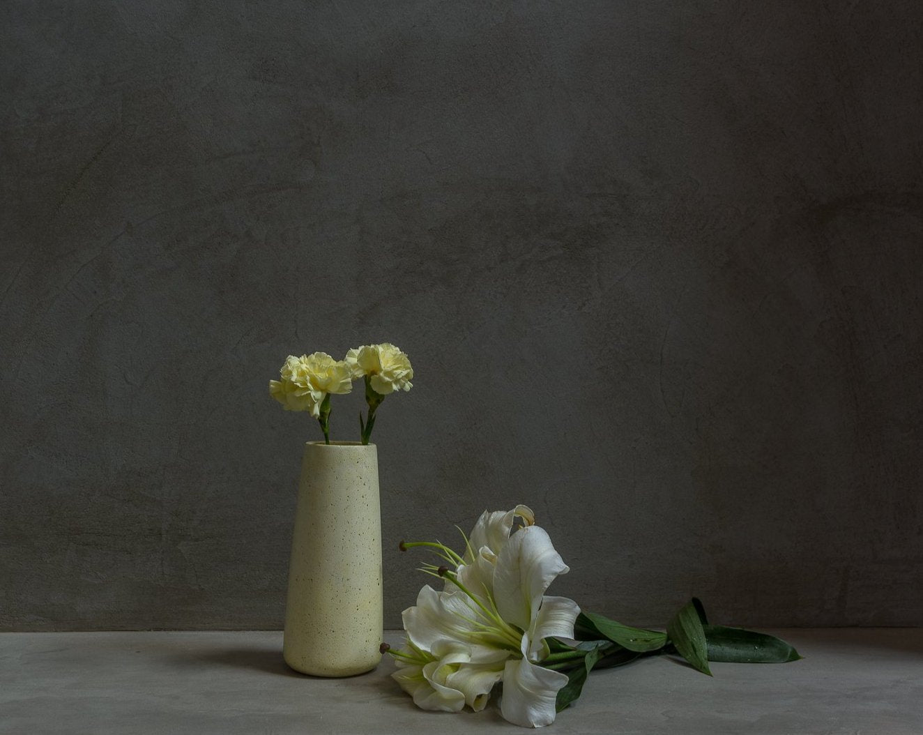 Concrete Tinted Vase in Yellow - Vazo Collection - Eliteearth